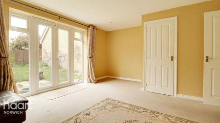 3 bedroom semi-detached house to rent - Photo 2