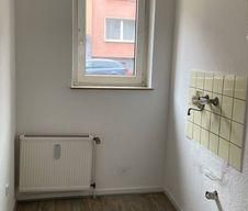 **STADTNAH WOHNEN!Renovierte Einzimmerwohnung im Souterrain, Schützenstr.** - Photo 1