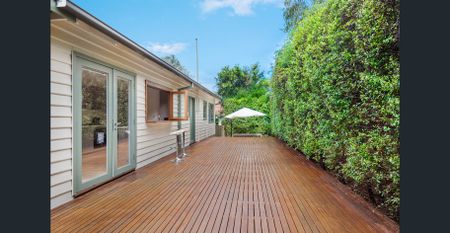 Character Weatherboard in Great Location! - Photo 5