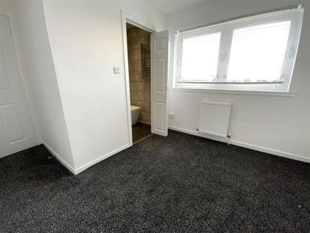 3 bedroom end of terrace house to rent - Photo 2