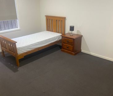 Cranbourne East - Photo 5