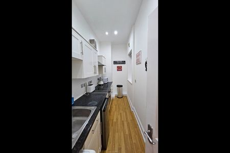 1 Bed Flat, Newhall Street, B3 - Photo 3