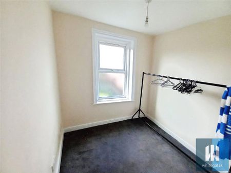 2 bedroom end of terrace house to rent - Photo 2