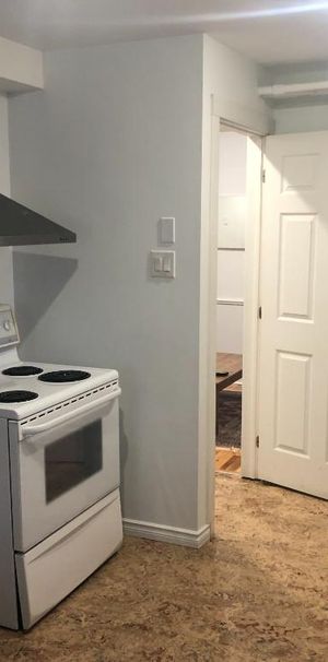 Studio à louer dans Couvent Sainte-Rose, environ 750 pieds carrés Vieux Sainte-Rose, tout inclut, 1325$ mois, long terme - Photo 1