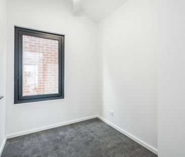 Modern Living in Prime East Geelong - Photo 5