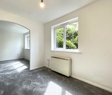 1 bed Flat Porter Close, RM20 - Photo 3