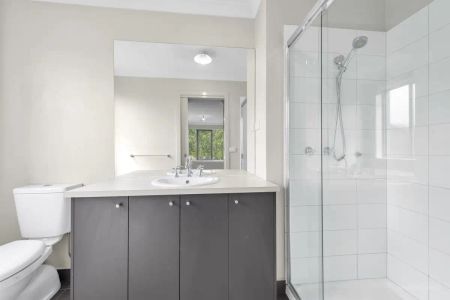 “Large 4 Bedroom Home with Spacious Rear Yard” - Photo 4