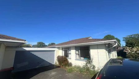 Well-presented 3-bedroom home - Photo 2