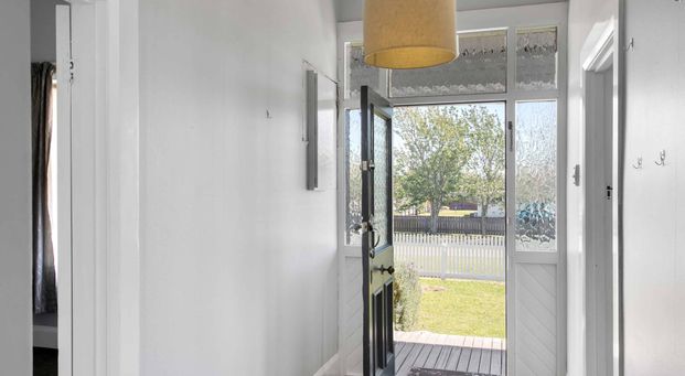 Large Family Home - Photo 1