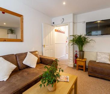 Room 2 - Photo 3