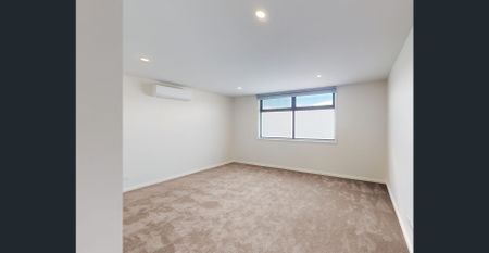 Spacious living ideally positioned! - Photo 3