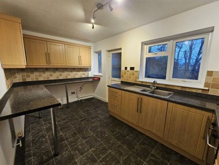 2 bedroom semi-detached house to rent - Photo 5