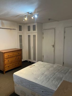 Studio Flat, Cotswold Street, SE27 - Photo 1