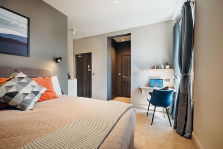 A LUXURY STUDIO EN-SUITE ROOM complex, consisting of fully furnished large studio style rooms. In the heart of Tamworth Town Centre, - Photo 2