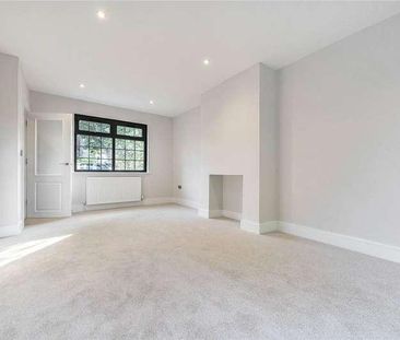 Trent Gardens, Southgate, London, N14 - Photo 1