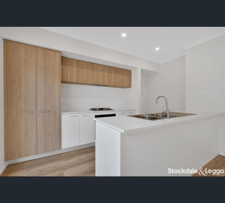 102 Farm Crescent, Donnybrook, Vic 3064 - Photo 5