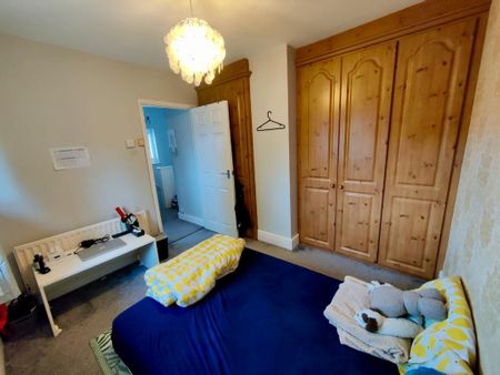 2 bedroom end of terrace house to rent - Photo 5