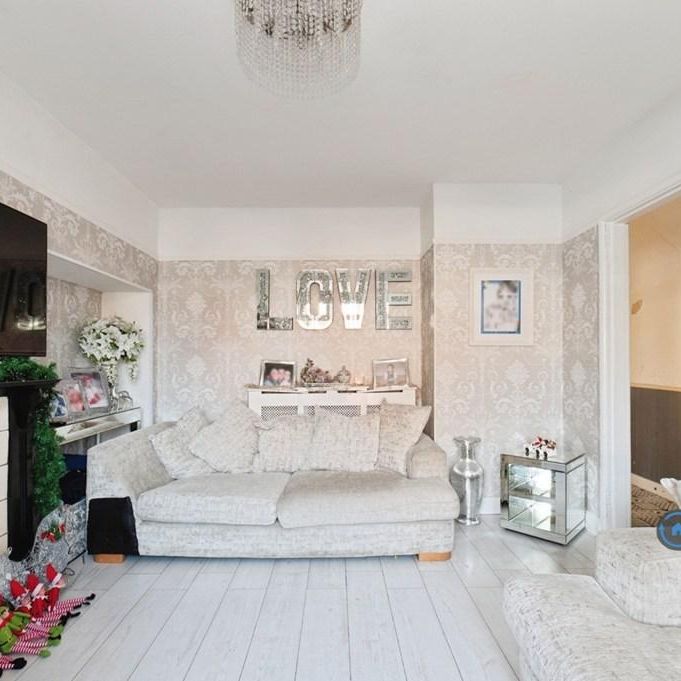 3 bedroom end of terrace house to rent - Photo 1