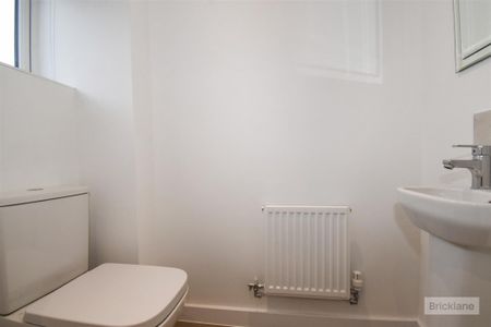 4 bed House - Semi-Detached To Let - Photo 4