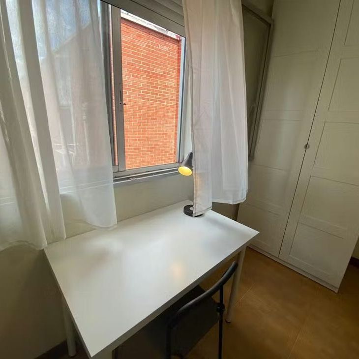 Calle de Pico de Alba, Madrid, Community of Madrid 28053 - Foto 1