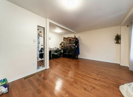 For Lease - 26 Enclave Mews, Toronto, Ontario - Photo 2