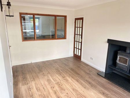 2 bedroom end of terrace house to rent - Photo 4