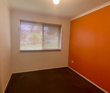 Comfortable Family Living in a Quiet Oxenford Pocket - Photo 4