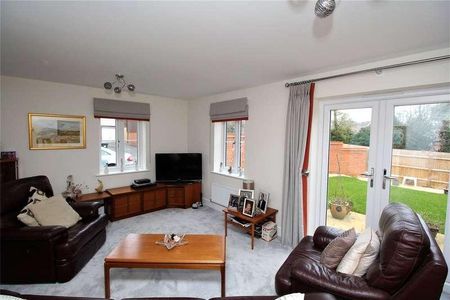 Rowden Way, Alton, Hampshire, GU34 - Photo 5
