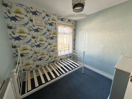 3 bedroom semi-detached house to rent - Photo 3