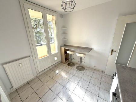 Location Appartement 4 pièces 62m² VILLEURBANNE 69100 - Photo 3