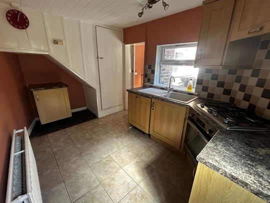 2 bedroom end of terrace house to rent - Photo 1