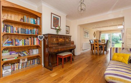 5 bedroom semi-detached house to rent - Photo 2