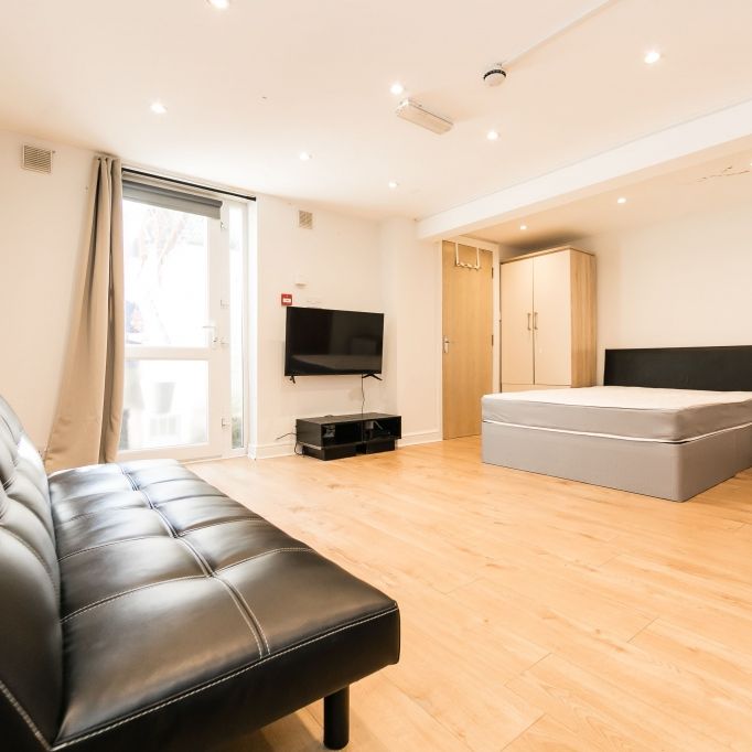 Basement Flat, 44 Headingley Avenue, Headingley, Leeds - Photo 1