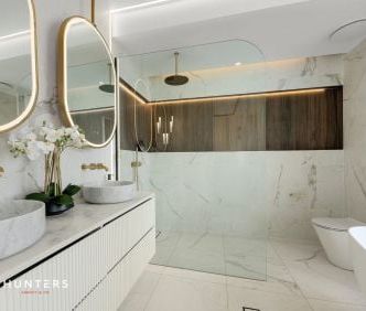 Luxury Family Home with Scenic Views - Photo 3