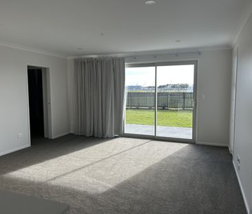 Spacious Townhouse in sought after Location in Papamoa - Papamoa - Photo 5