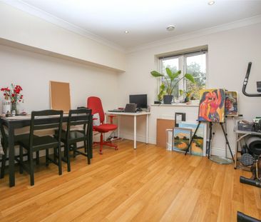 Brookbank Close, - Photo 6