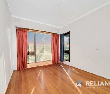 Superb Family Living with Perfect Location - Photo 6