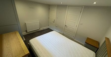 Room 1, St Lukes Crescent, Leeds, LS11 8LA - Photo 4