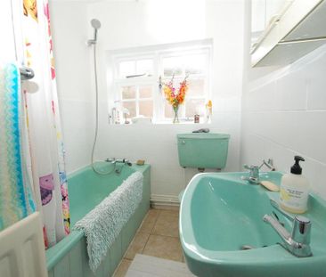 2 bedroom end of terrace house to rent - Photo 2