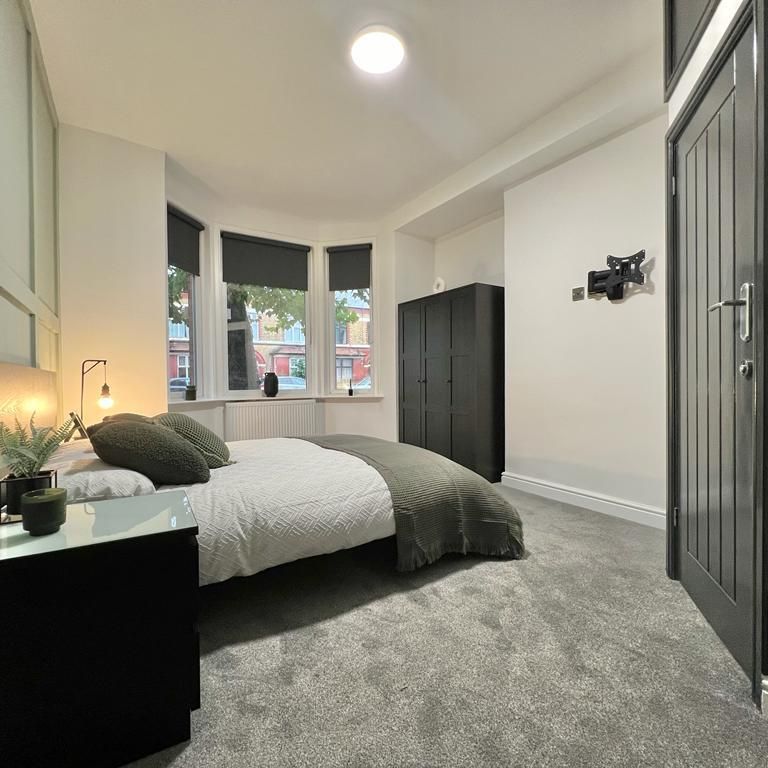 Stunning shared house on Wilderspool Causeway! - Photo 1