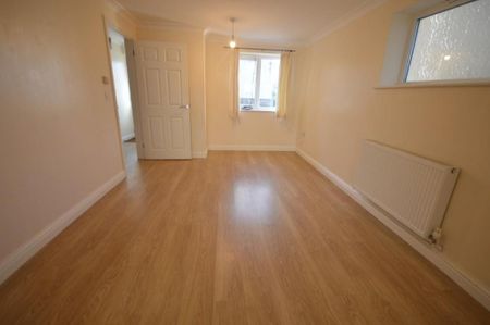 4 bedroom detached house to rent - Photo 4