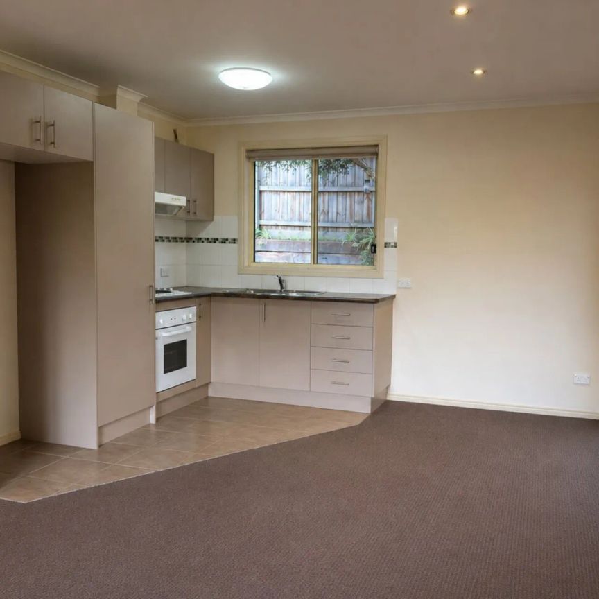 3-Bedroom Eltham Home | Electricity & Water Included - Photo 1