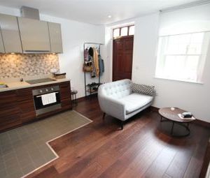 1 Bedrooms Flat to rent in King Henry Terrace, Sovreign Court, Wapping E1W | £ 360 - Photo 1