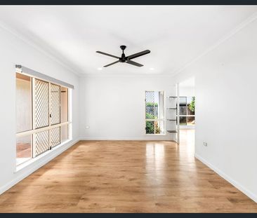 Spacious Family Home in Kanimbla Heights - Photo 2