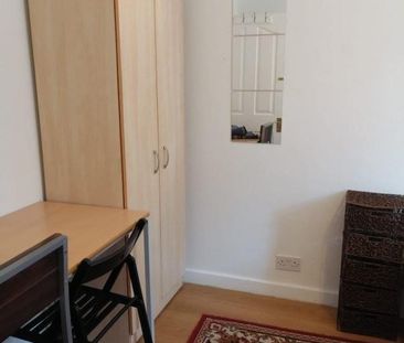 1 bedroom in a house share to rent - Photo 6