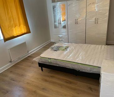 5 bedroom detached house to rent - Photo 2