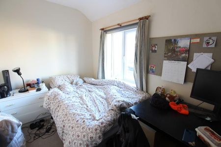 4 bedroom semi-detached house to rent - Photo 3