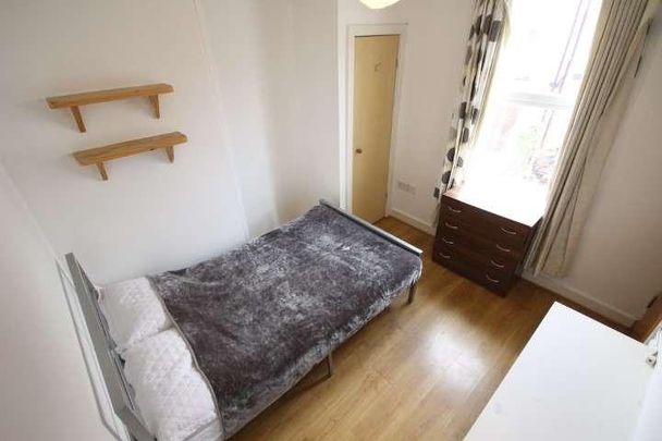 Delph Mount, Woodhouse, Leeds, LS6 - Photo 1