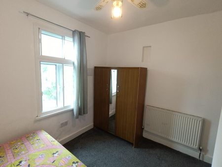 3 bedroom terraced house to rent - Photo 2