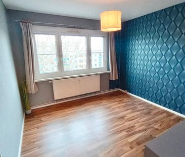 Verfügbar 3-Zi-Wohnung mit neuwertiger EBK & Balkon - Foto 4